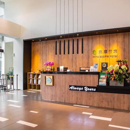 Wholesome Hotel Taipei Bagian luar foto