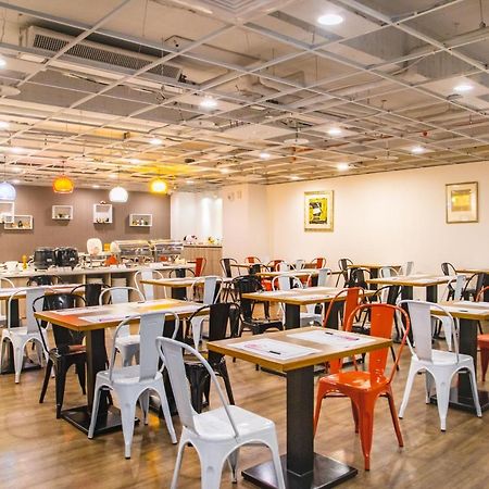 Wholesome Hotel Taipei Bagian luar foto