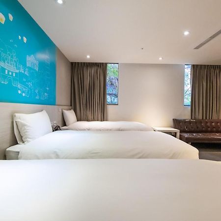 Wholesome Hotel Taipei Bagian luar foto