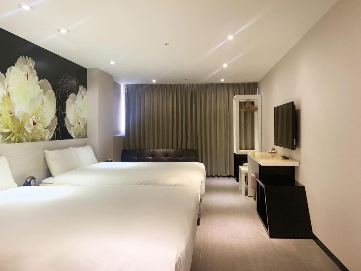 Wholesome Hotel Taipei Bagian luar foto