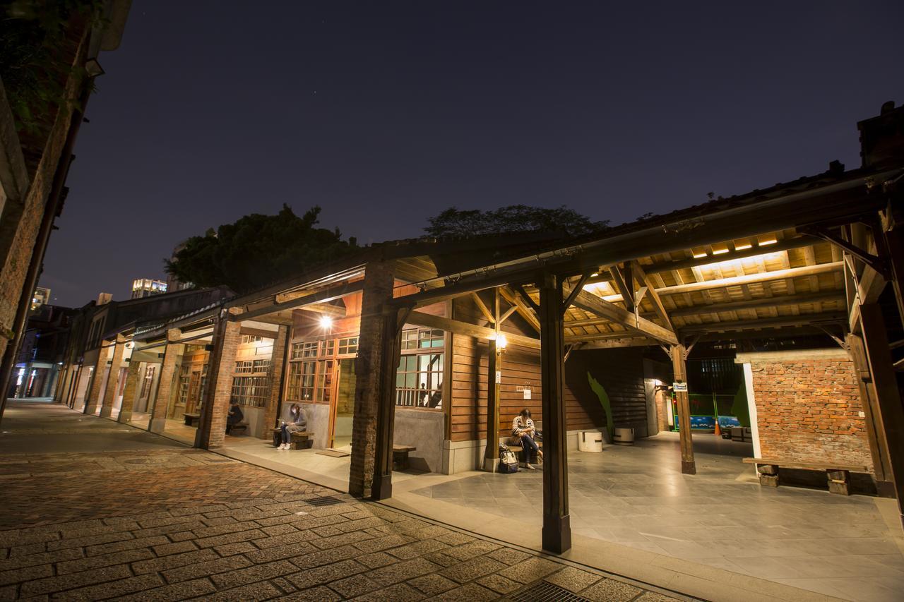 Wholesome Hotel Taipei Bagian luar foto
