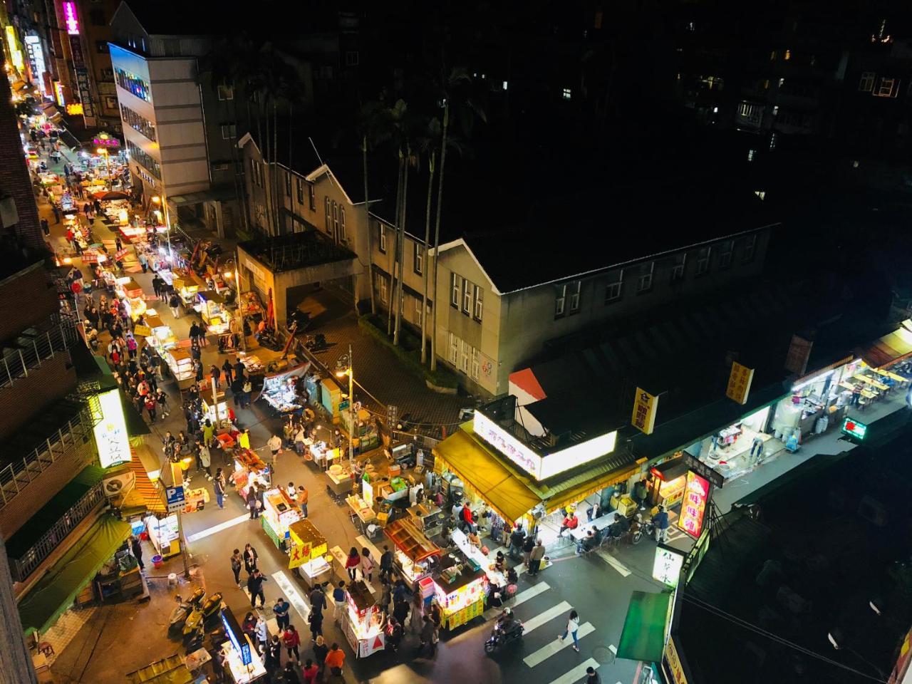 Wholesome Hotel Taipei Bagian luar foto