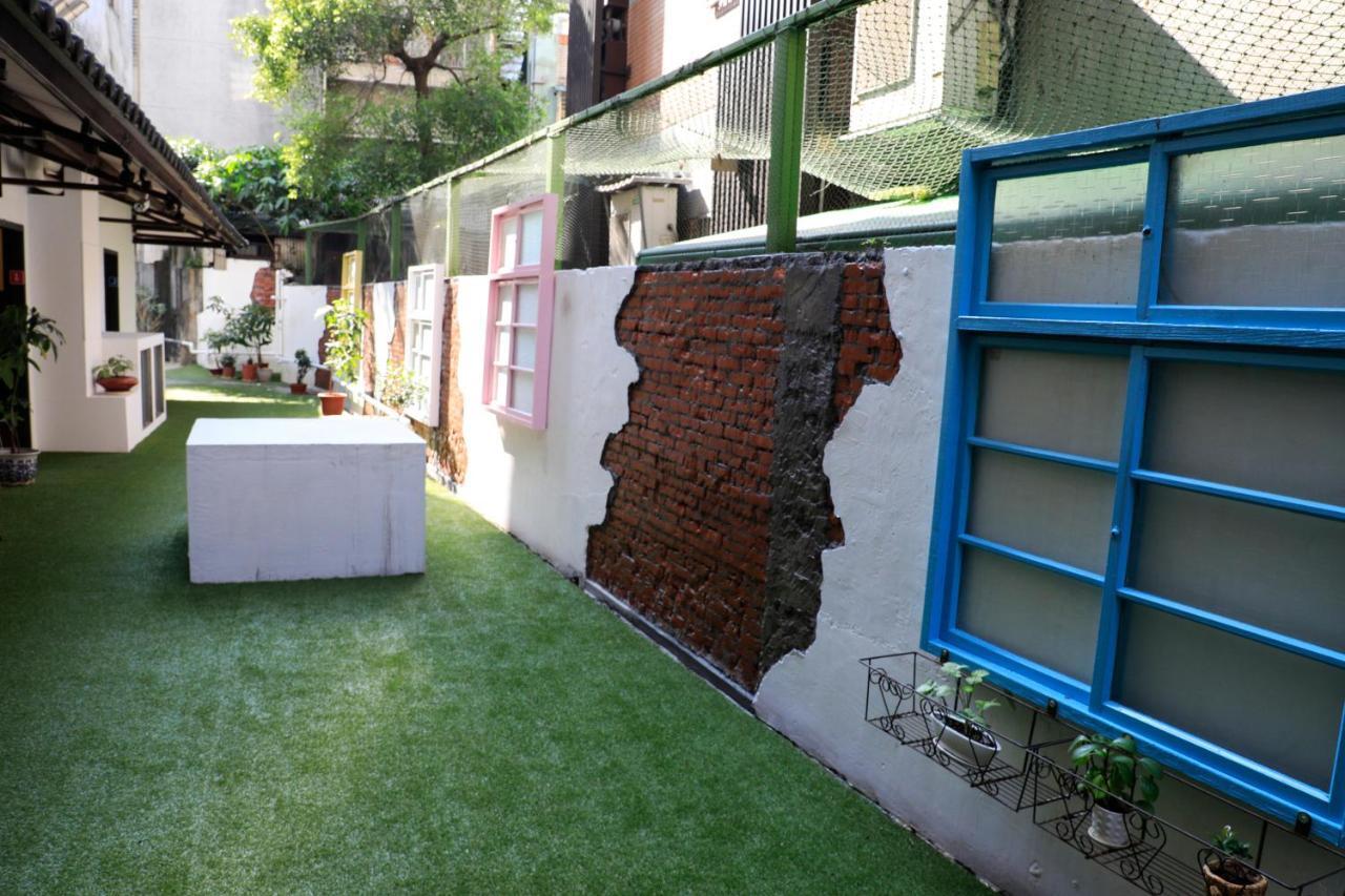 Wholesome Hotel Taipei Bagian luar foto