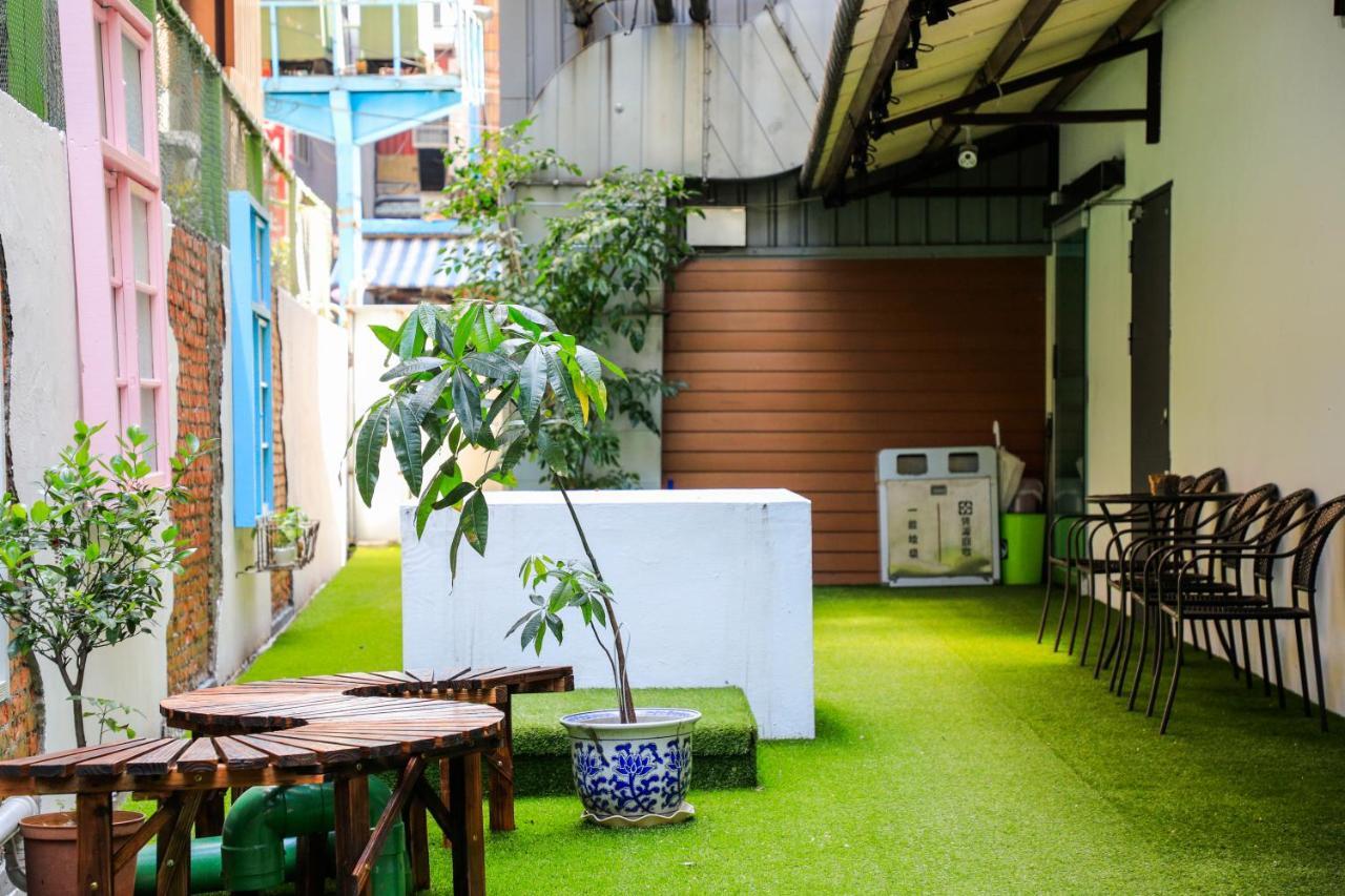 Wholesome Hotel Taipei Bagian luar foto