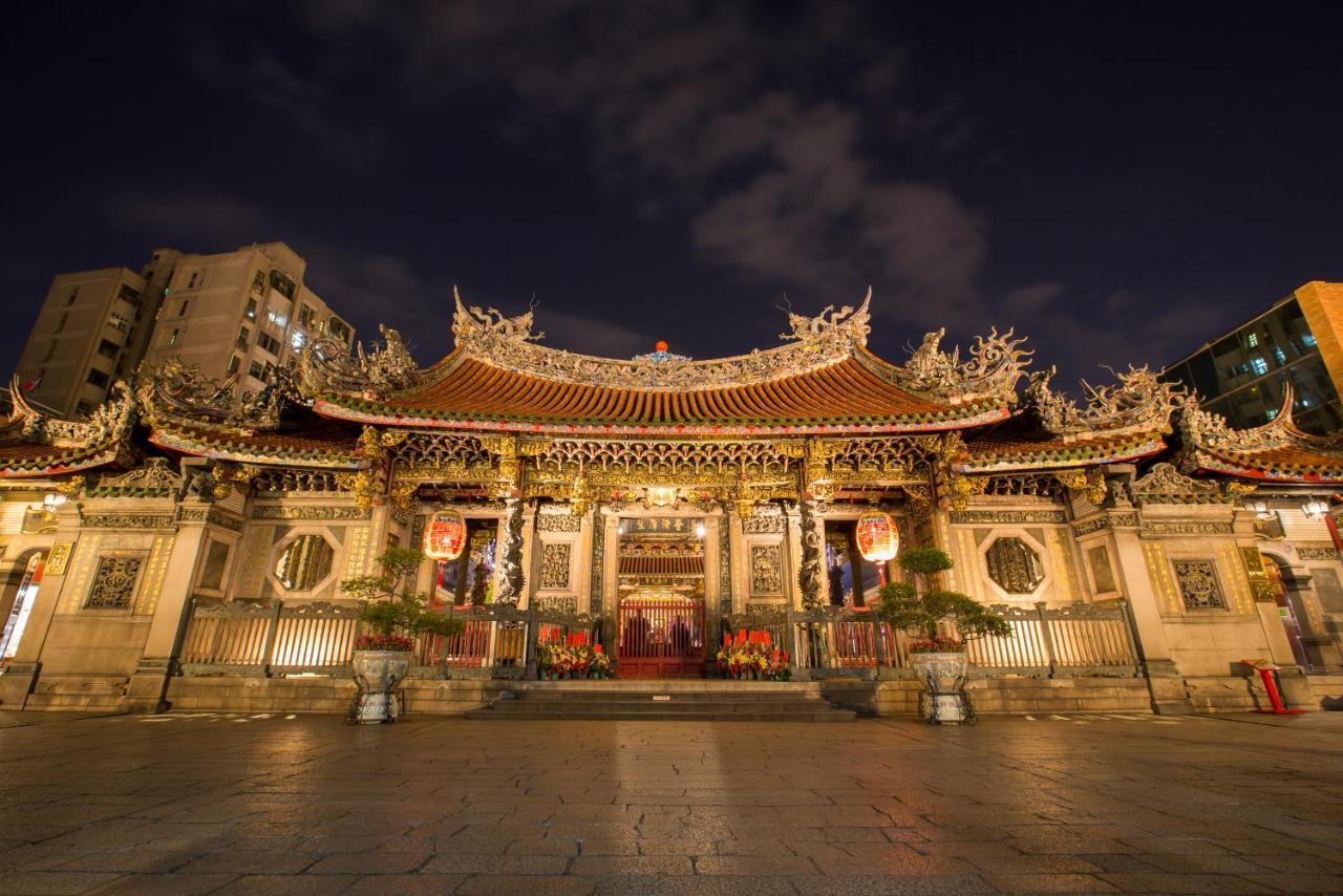 Wholesome Hotel Taipei Bagian luar foto