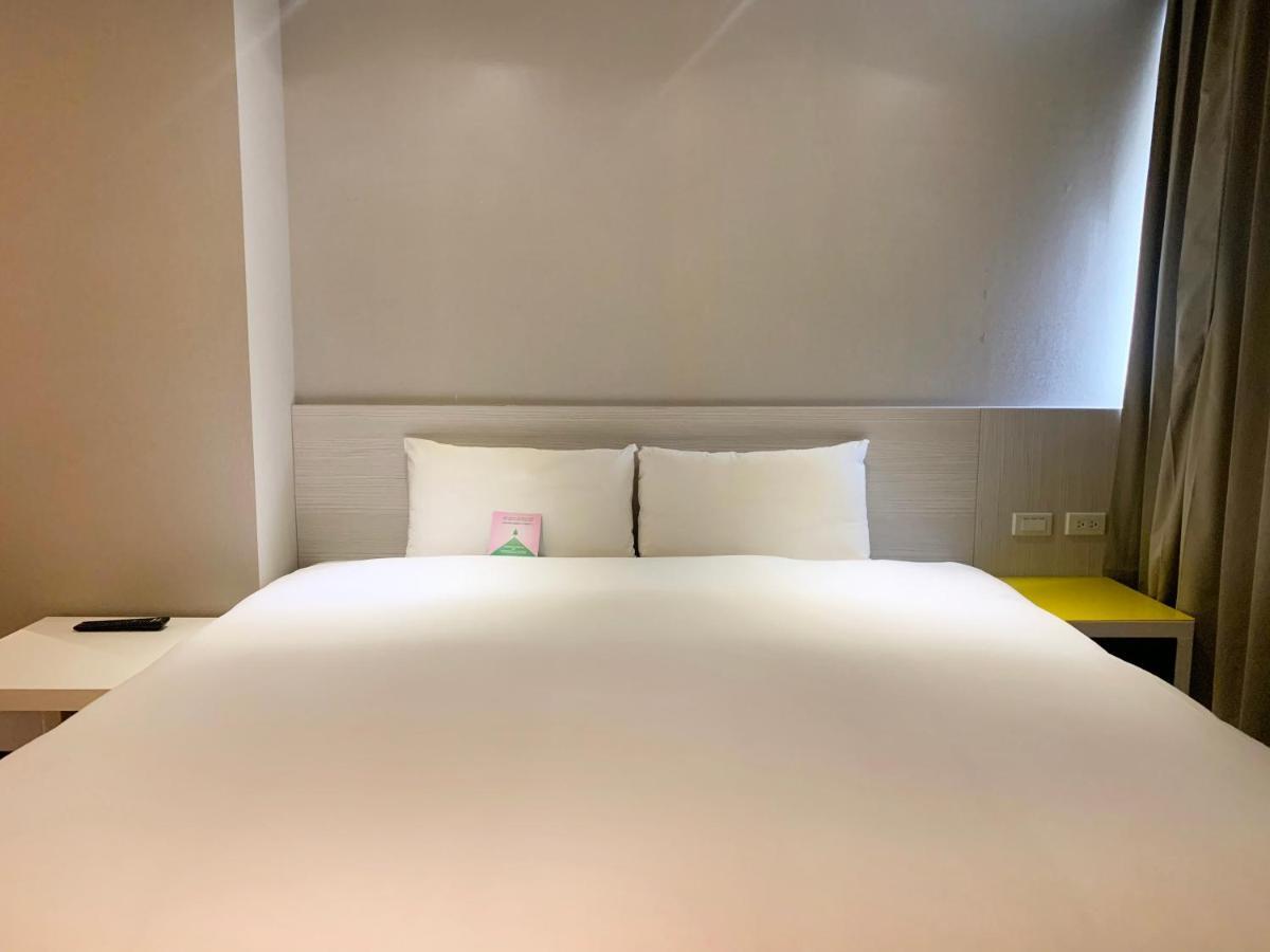 Wholesome Hotel Taipei Bagian luar foto