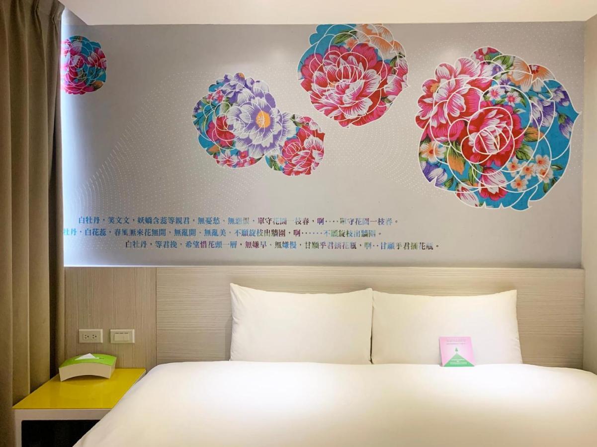 Wholesome Hotel Taipei Bagian luar foto