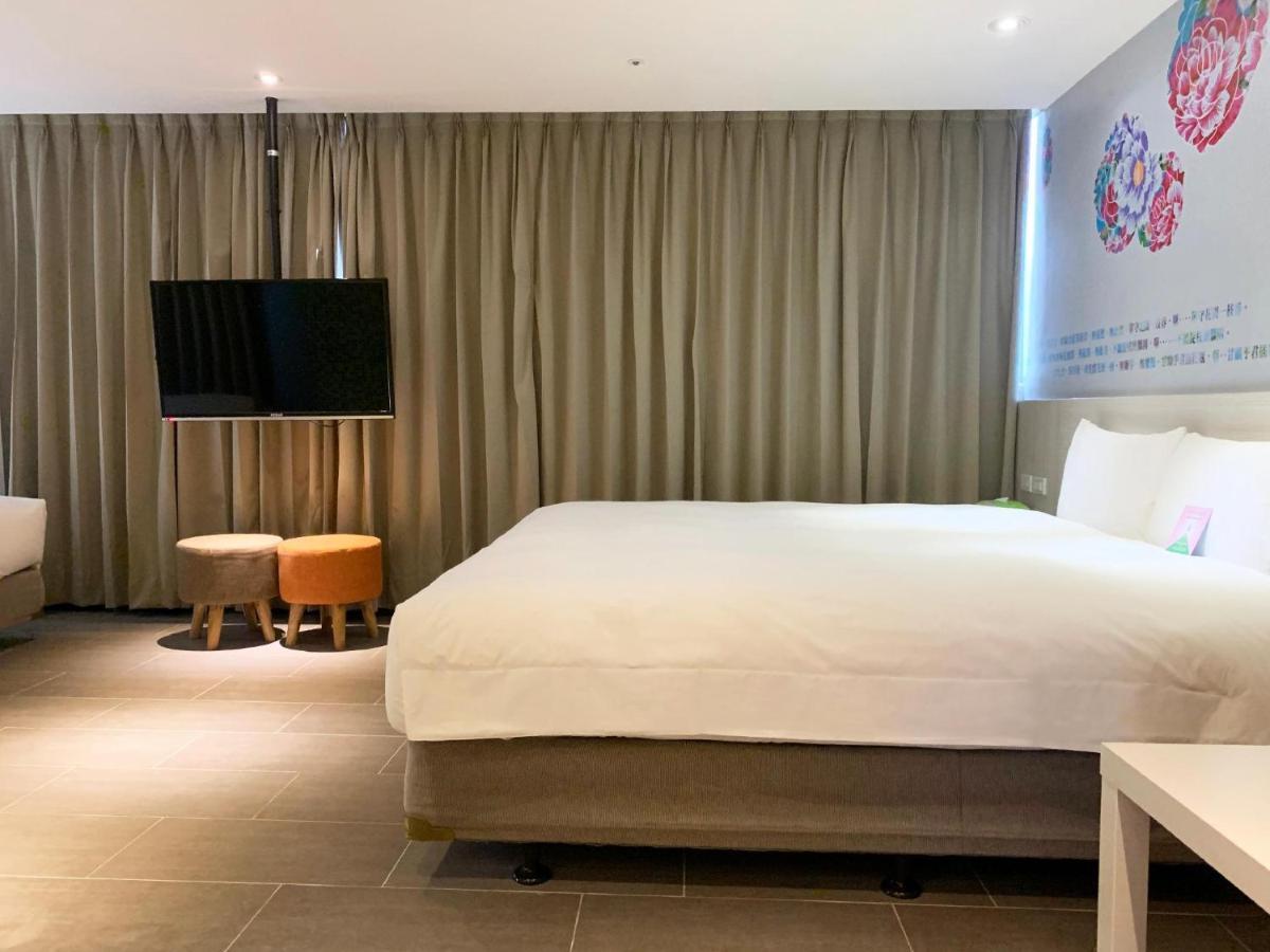 Wholesome Hotel Taipei Bagian luar foto