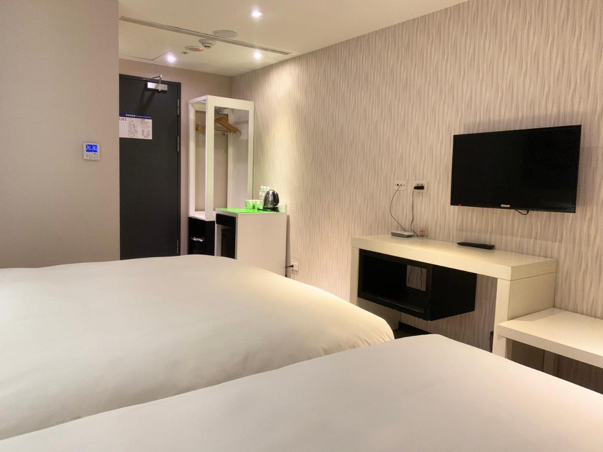 Wholesome Hotel Taipei Bagian luar foto
