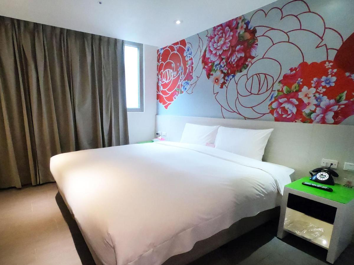 Wholesome Hotel Taipei Bagian luar foto