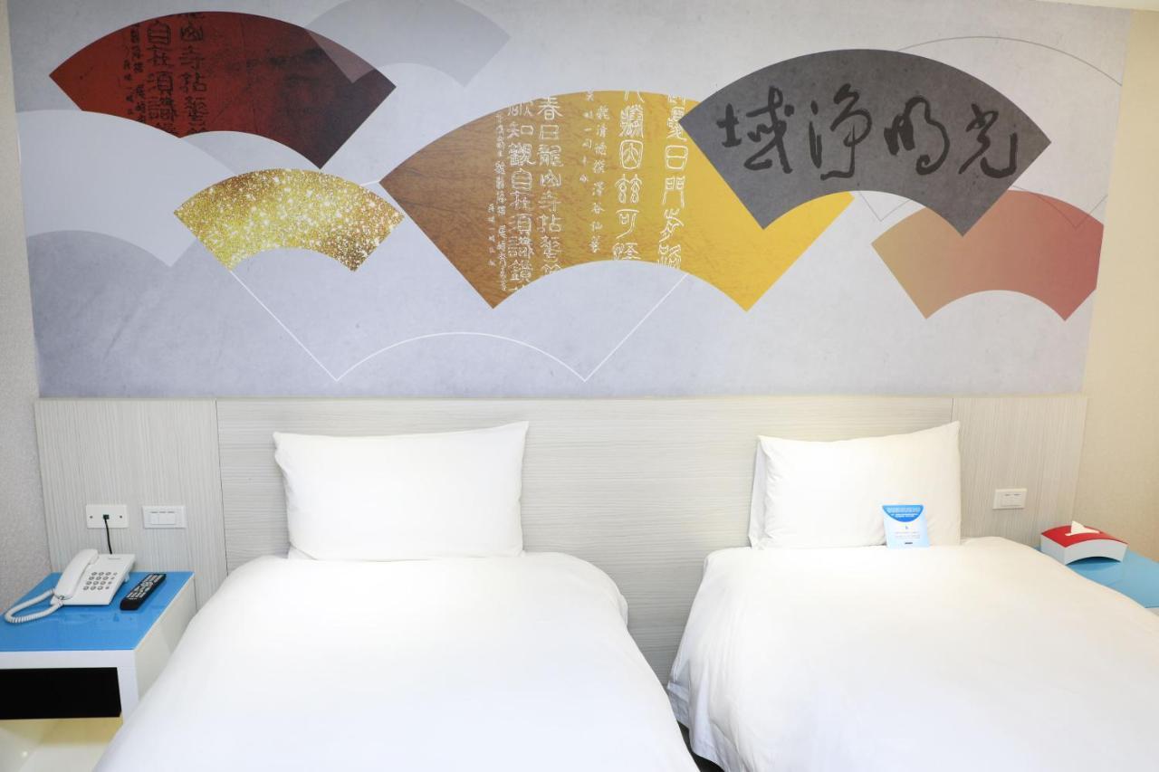Wholesome Hotel Taipei Bagian luar foto