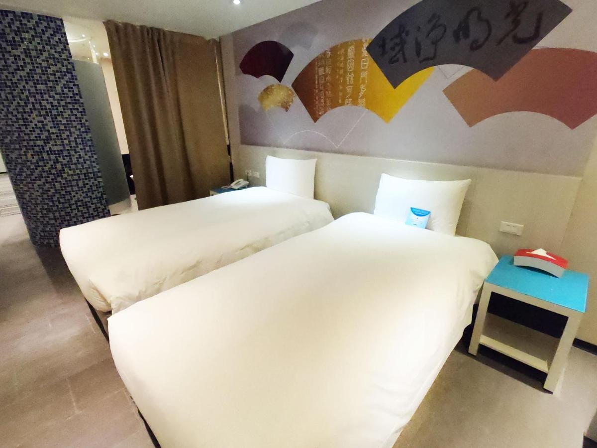 Wholesome Hotel Taipei Bagian luar foto