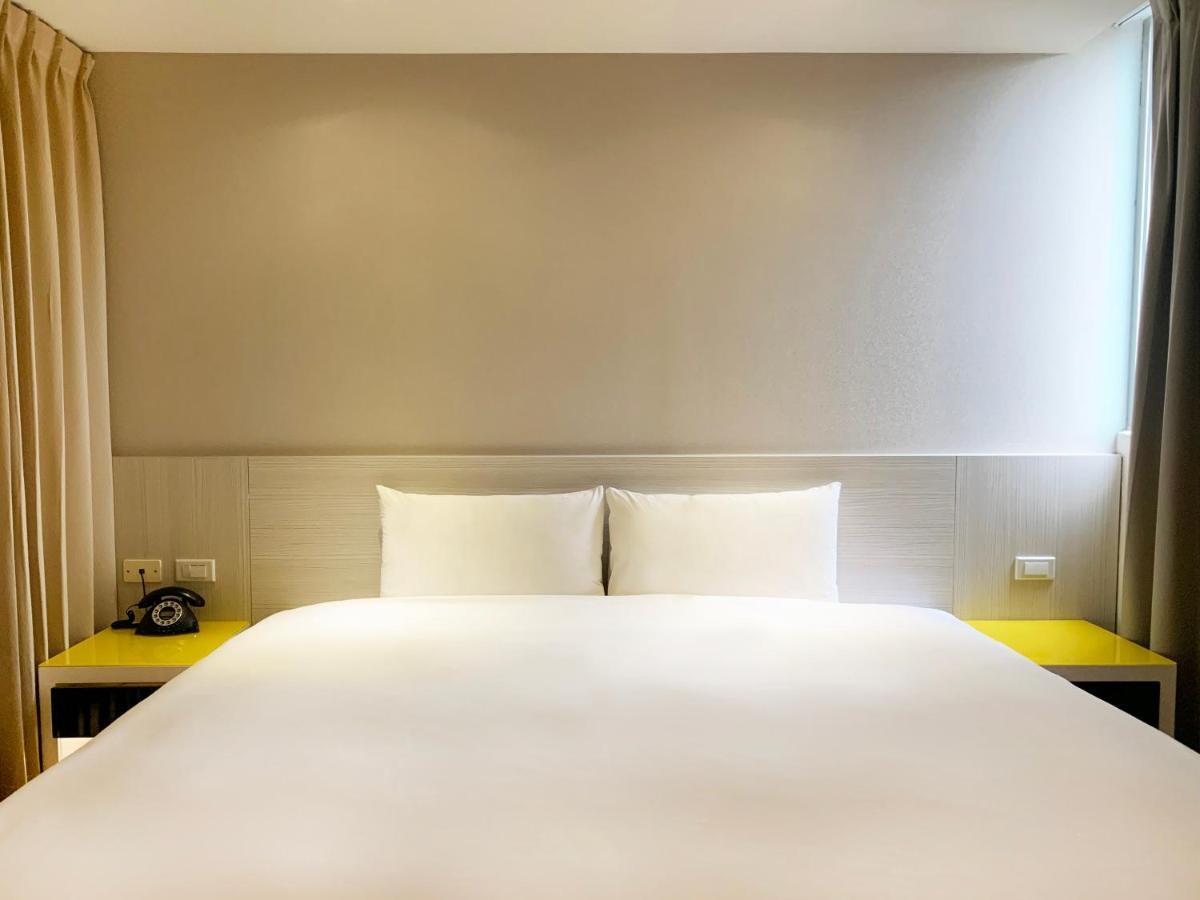 Wholesome Hotel Taipei Bagian luar foto