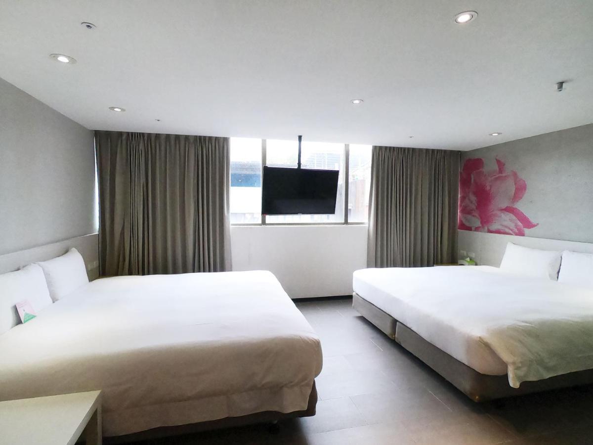 Wholesome Hotel Taipei Bagian luar foto