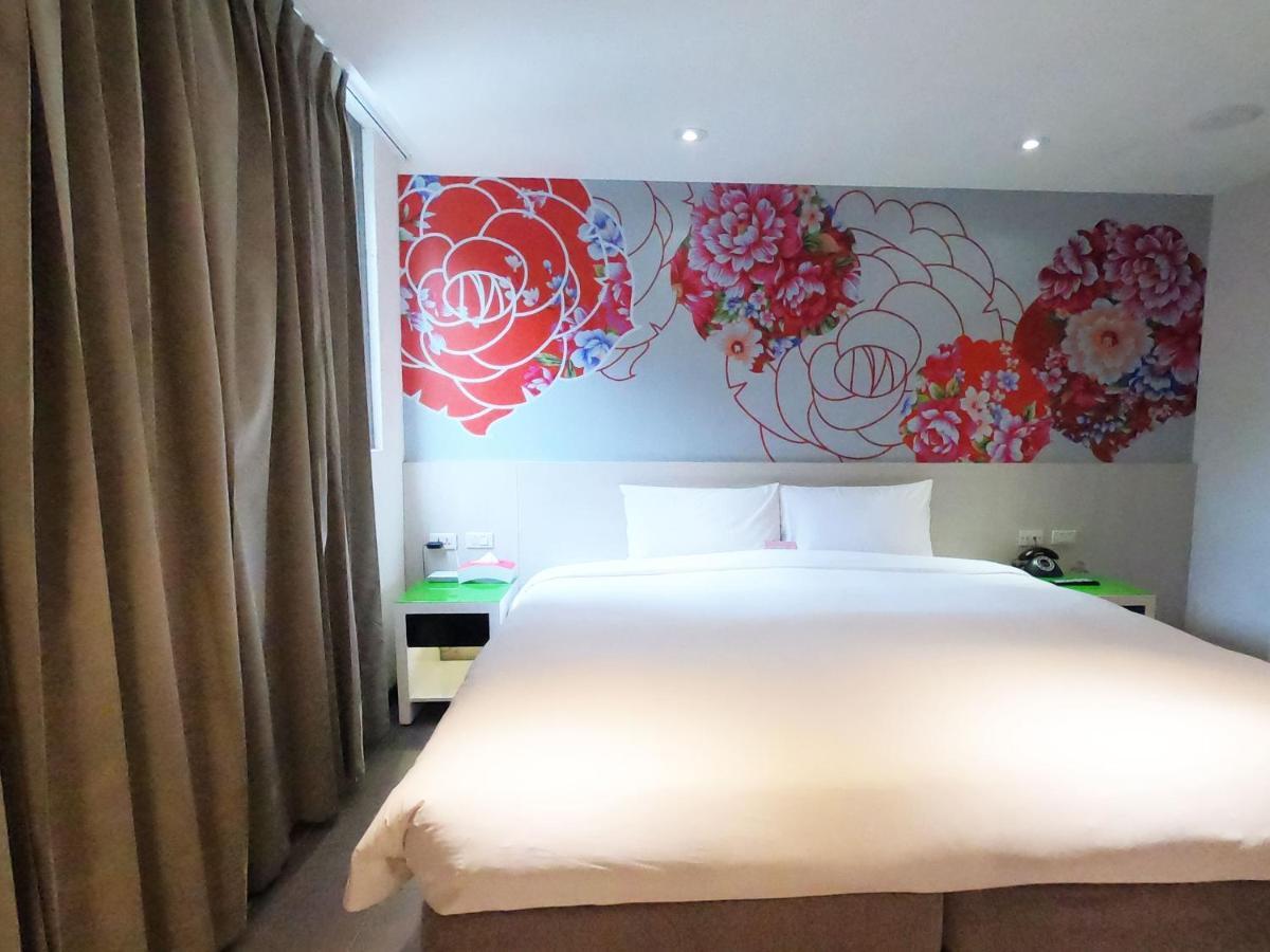 Wholesome Hotel Taipei Bagian luar foto