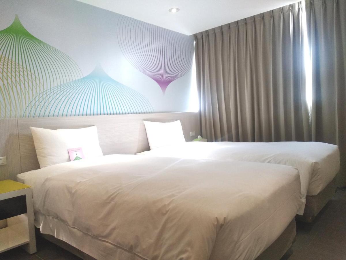 Wholesome Hotel Taipei Bagian luar foto