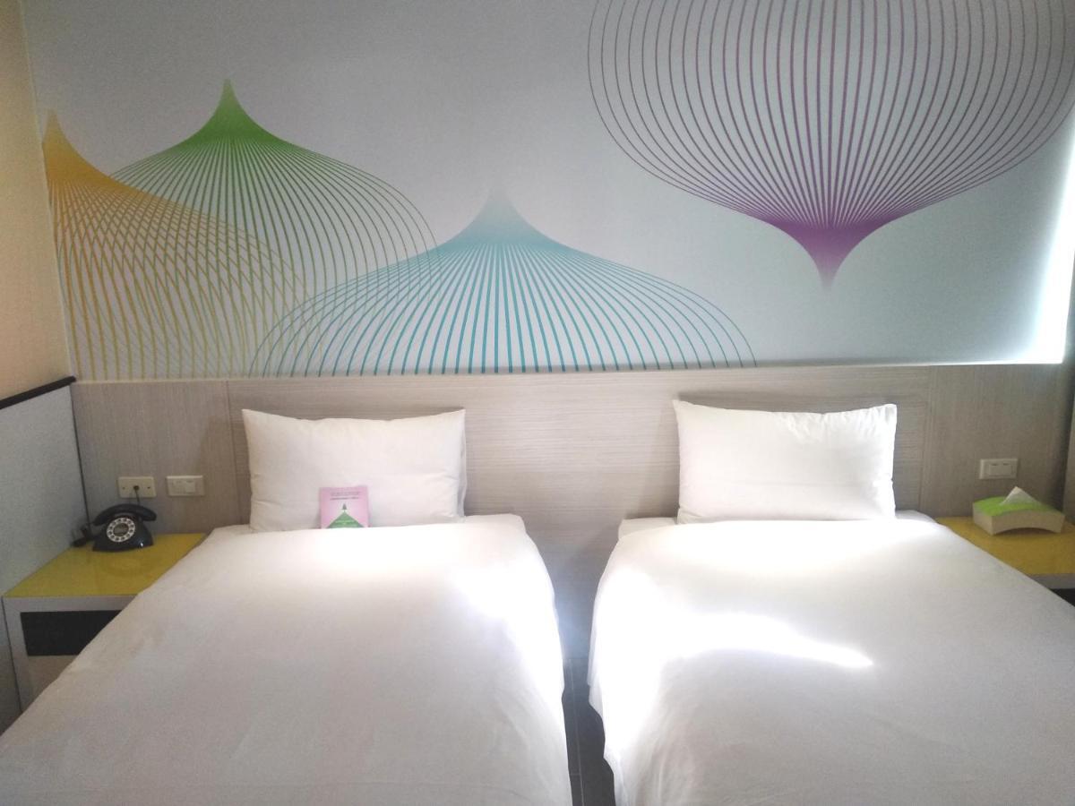 Wholesome Hotel Taipei Bagian luar foto